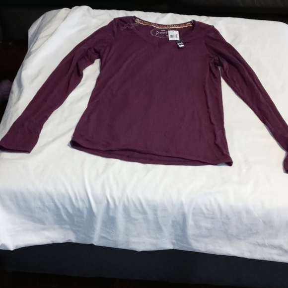 NWT Poof! Womens long sleeved top - Picture 1 of 6